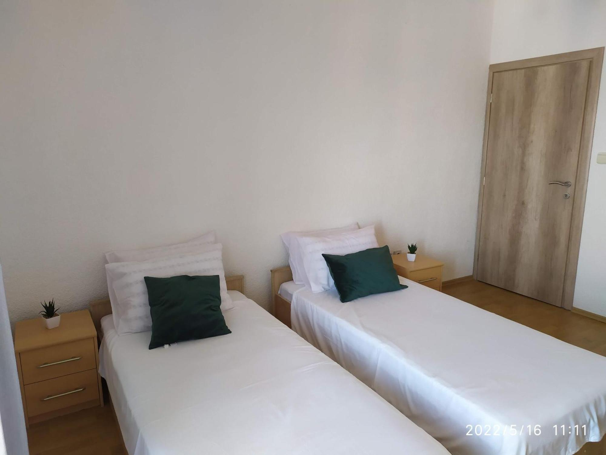 Apartments And Room Suza Сень Екстер'єр фото